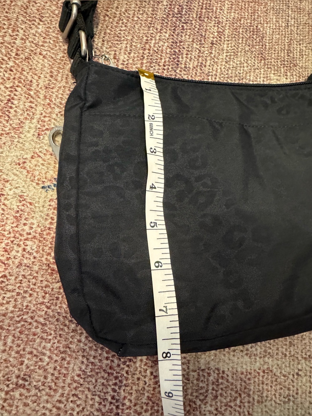 Baggallini black subtle leopard print crossbody travel bag like new - Picture 11 of 12